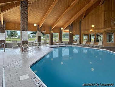 Baymont By Wyndham Columbus/Rickenbacker Hotell Exteriör bild